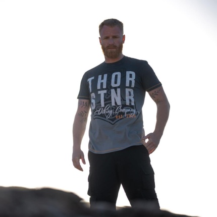 TS S23 10362 Hammer Studio nah front oliv 19205 thor steinar 3